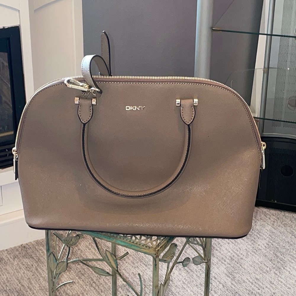 DKNY purse !